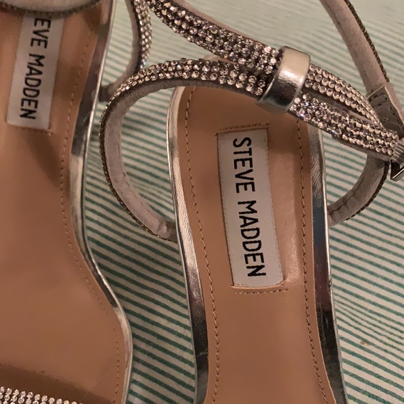 Steve Madden Silver Heels - Picture 2 of 5